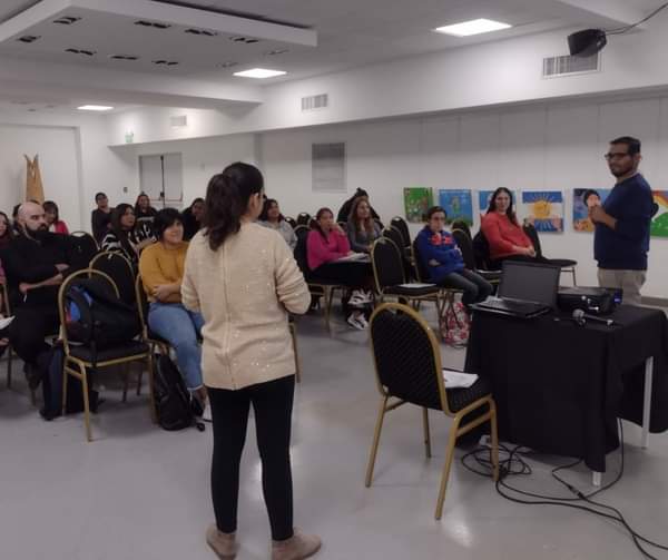 instructores  en capacitacion de lengua de señas argentina